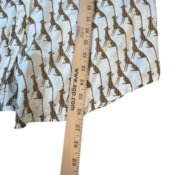 Chico’s Size 2 (L/XL) Giraffe Print Button Down Animal Print Safari Shirt F422 - Picture 5 of 8